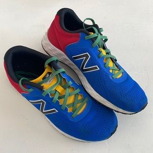 New Balance Fresh Foam Arishi v2 Boys Sneaker / EUC / SIZE 4 WIDE ( big kid )